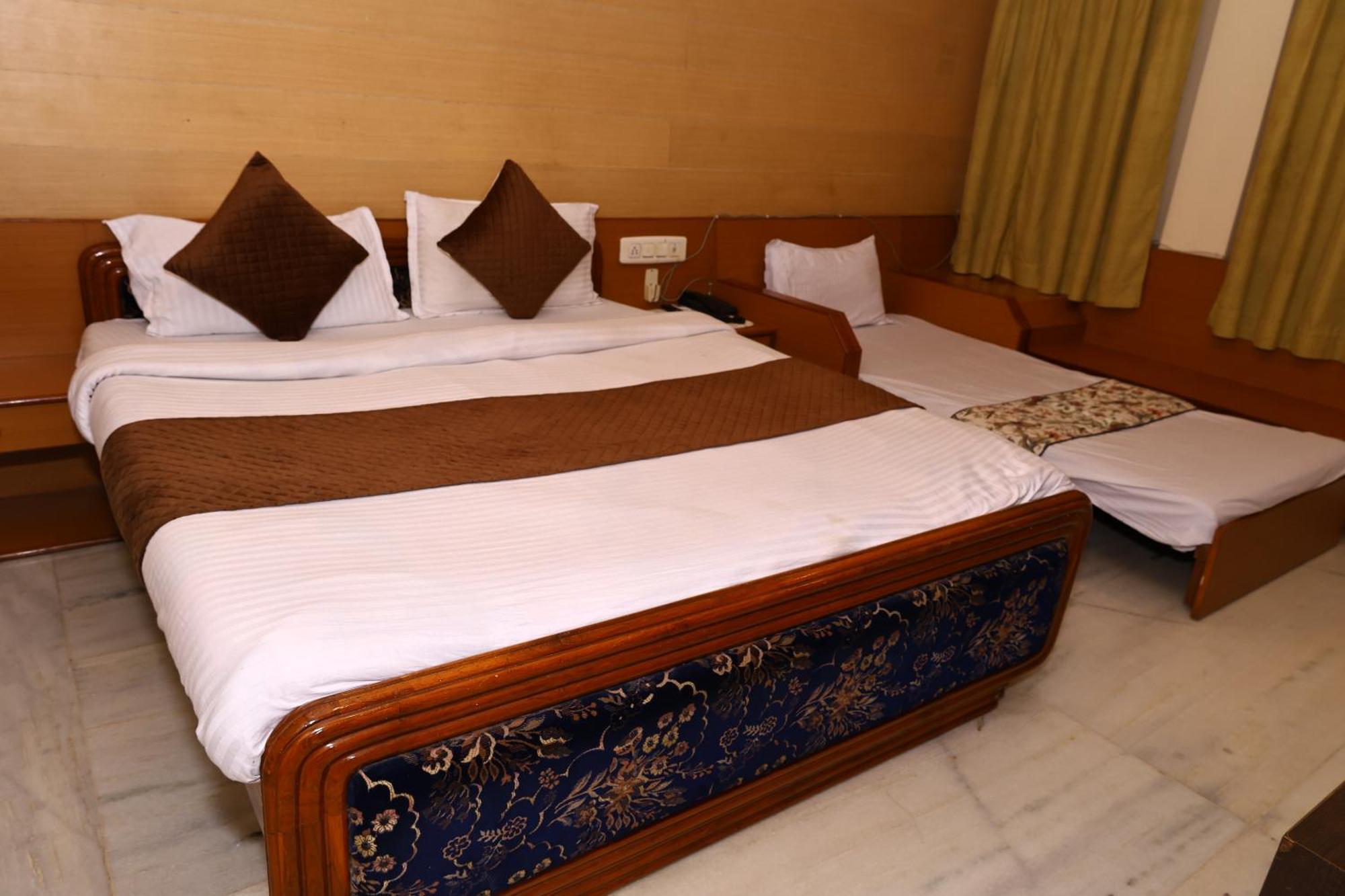 Hotel Suncity By Sharnam Nāthdwāra 外观 照片